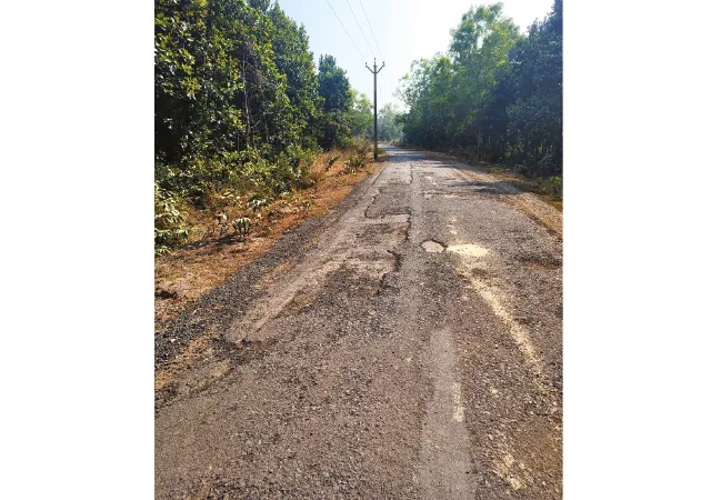 আউশগ্রামের প্রতাপপুর থেকে অভিরামপুর যাওয়ার রাস্তা বেহাল