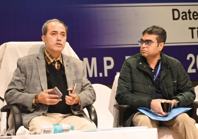 সুষ্ঠুভাবে মাধ্যমিক পরীক্ষা শেষ করতে শিক্ষকদের নিয়ে বৈঠক পর্ষদ সভাপতির