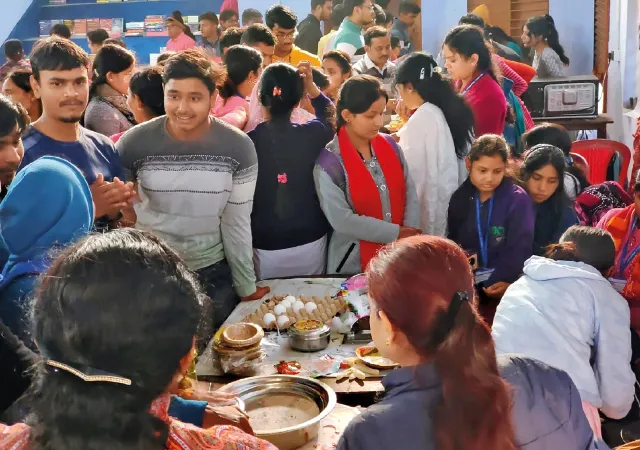হেতমপুর কলেজে বই ও খাদ্যমেলা ঘিরে উন্মাদনা