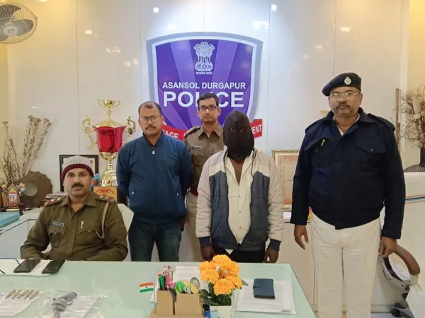 দুর্গাপুরে গ্রেপ্তার সশস্ত্র ৫ জন দুষ্কৃতী