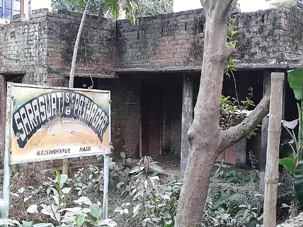 সরকারি লাইব্রেরি যেন হানাবাড়ি! হরিপুরে লক্ষ লক্ষ টাকার বই পড়ে নষ্ট