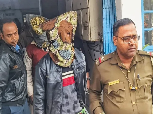 দুর্গাপুর স্টেশনবাজার থেকে আগ্নেয়াস্ত্র সহ ৫ দুষ্কৃতী গ্রেপ্তার