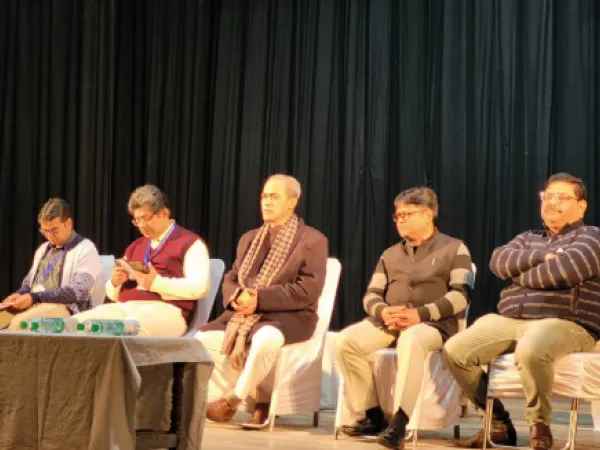 প্রধান পরীক্ষকদের নিয়ে বৈঠক পর্ষদের, টোকাটুকি রুখতে ভরসা টেস্টপেপার