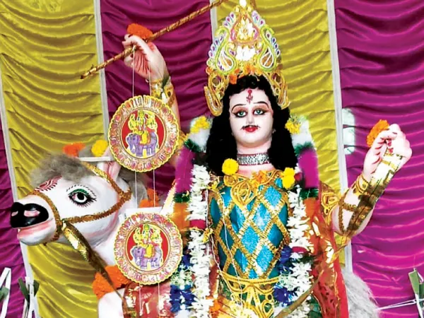 উদয়নারায়ণপুরে &lsquo;অকাল&rsquo; বিশ্বকর্মা, তন্তুবায়দের ঘরে সাড়ম্বরে আরাধনা