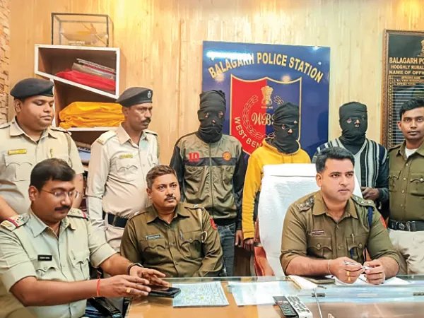 মোটর ভেহিকেলস অফিসার সেজে বলাগড়ে তোলাবাজি, গ্রেপ্তার তিন