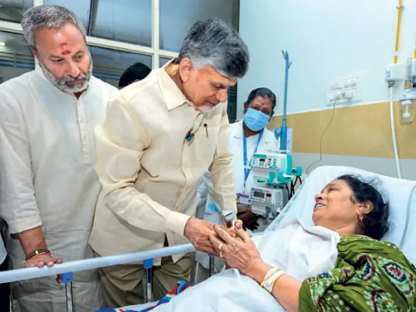 তিরুপতি মন্দিরে দুর্ঘটনা: অসুস্থ মহিলার জন্য গেট খুলতেই হুড়োহুড়ি! চলছে দায় ঠেলাঠেলি