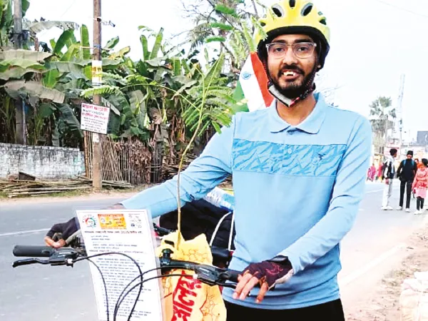 সবুজায়নের বার্তা দিতে সাইকেলে বিশ্বভ্রমণে মুর্শিদাবাদের যুবক