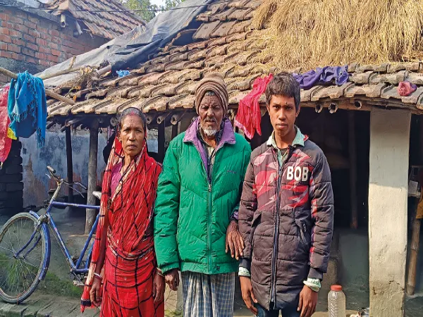বাড়ির টাকা পেয়ে উচ্ছ্বসিত দৃষ্টিহীন বিশুয়া