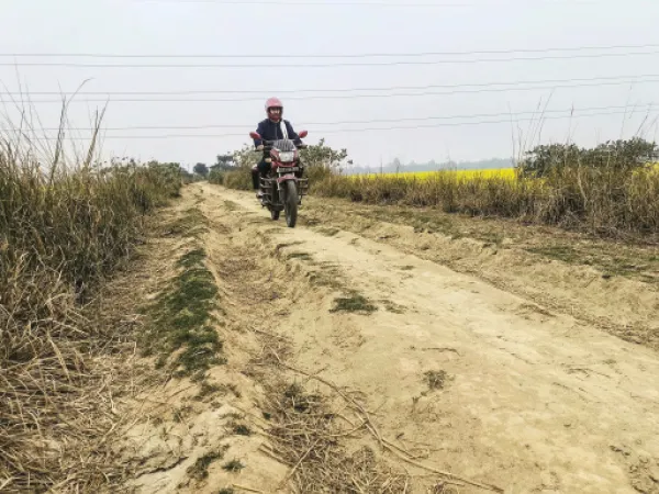 ইটাহারের বগডুমা থেকে ধুমসি পর্যন্ত রাস্তার বেহাল দশা, ক্ষোভ&nbsp;