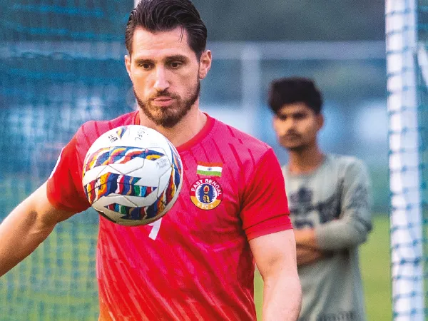 টিম স্পিরিটই ভরসা ক্লেটনদের