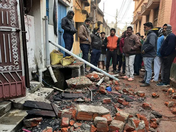 গ্যাস সিলিন্ডারে ভয়াবহ বিস্ফোরণে বাড়িতে আগুন, দগ্ধ হয়ে মৃত দম্পতি