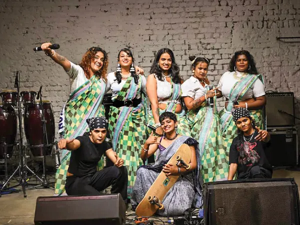 শাড়ি পরে হিপহপ