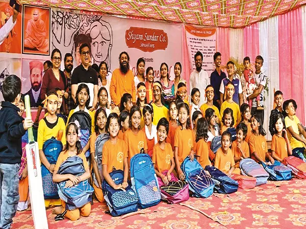 নববর্ষে শিশুদের পাশে&nbsp;শ্যাম সুন্দর কোং জুয়েলার্স