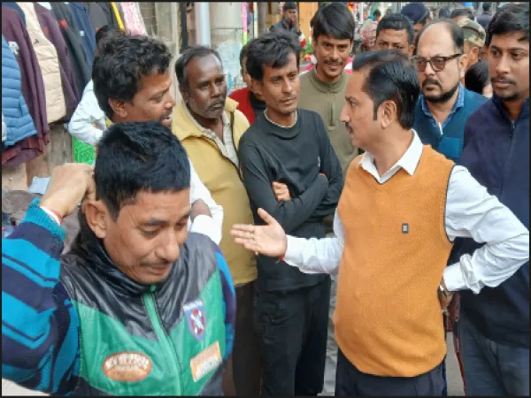 শহরে পার্কিং জোন খুঁজতে নেমে ফুটপাত দখলমুক্ত করাই চ্যালেঞ্জ