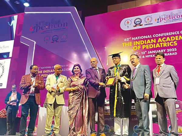শিশু চিকিৎসক হিসেবে জাতীয় মঞ্চে স্বীকৃতি হাওড়া পুরসভার মুখ্য প্রশাসককে পুরস্কার