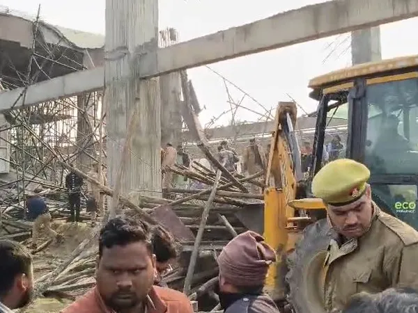 কনৌজ স্টেশনে ভেঙে পড়ল নির্মীয়মাণ ভবনের একাংশ, ধ্বংসস্তুপে আটকে বহু শ্রমিক