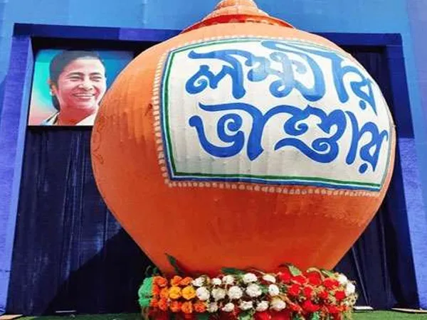 লক্ষ্মীর ভাণ্ডারের টাকা নিচ্ছেন &lsquo;সচ্ছল&rsquo; আরএসএস নেতার স্ত্রী