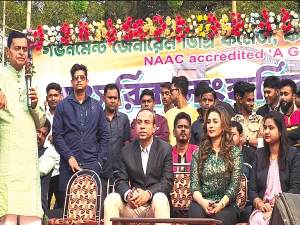 কালনার মুড়াগাছা কলেজের বাৎসরিক সাংস্কৃতিক অনুষ্ঠানে মাতলেন পড়ুয়ারা