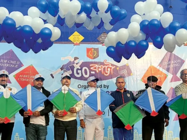 চীনা মাঞ্জার বিপদ বোঝাতে ঘুড়ি ওড়ানোর প্রতিযোগিতা&nbsp;মহেশতলায়