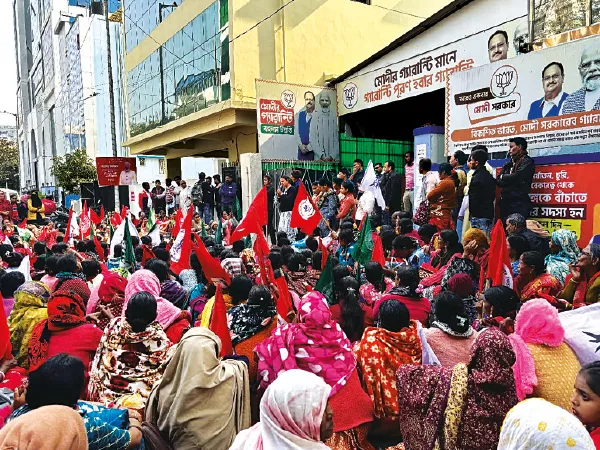 বিজেপি কার্যালয় ঘেরাও করে মানুষের প্রশ্ন, ১০০ দিনের কাজের টাকা কোথায়?