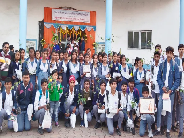 গ্রামে মহিলাদের স্বনির্ভর করতে মৌমাছি পালনের প্রকল্প হলদিয়ার রামকৃষ্ণ সারদা মিশন আশ্রমের