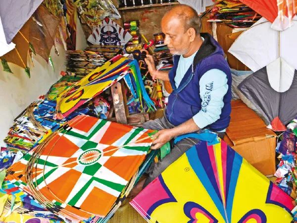 শিশু-কিশোররা ব্যস্ত মোবাইলে! ঘুড়িহীন আকাশ, জয়নগর-দক্ষিণ বারাসতে পৌষ সংক্রান্তির আনন্দ ফিকে
