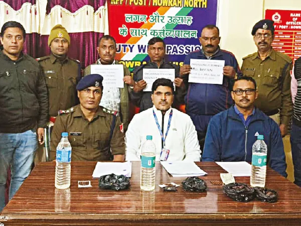 পুণ্যার্থীদের খাবারে মাদক মিশিয়ে লুটের&nbsp; &nbsp;চেষ্টা, হাওড়া স্টেশন থেকে গ্রেপ্তার তিন