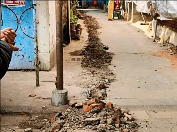 রাস্তা খারাপ থাকলে পুজোর প্যান্ডেল করব কী করে? মেরামত করুন, মানিকতলা থেকে ফোন মেয়রকে