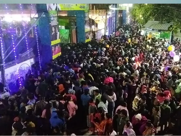 কালনায় পিঠে-পুলি উৎসব ঘিরে বিশৃঙ্খলা, হুড়োহুড়িতে আহত বেশ কয়েকজন