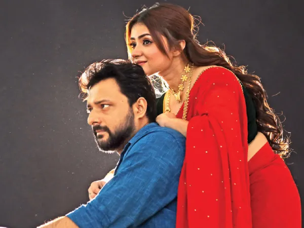 অনুরাগীর হাতছানি