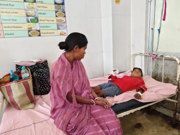 বোতল ভেবে খেলার সময় ফাটল সকেট বোমা, হাজরাহাটে জখম পঞ্চমের পড়ুয়া