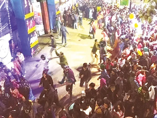 কালনার পিঠেপুলি উৎসবে বিশৃঙ্খলা, পদপিষ্ট হয়ে হাসপাতালে ৮ জন