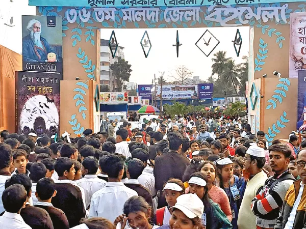 জেলার লেখকদের নতুন গল্প, উপন্যাস নিয়েই মালদহ বইমেলায় এবার পাঠকদের মধ্যে আগ্রহ বেশি