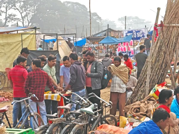 ২০০ বছরের প্রাচীন আলুর দমের মেলা জাঙ্গিপাড়ায়, এখন রমরমিয়ে চলছে জুয়া