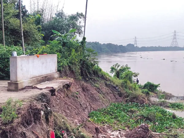 রচনার সওয়ালের জেরেই গঙ্গা ভাঙন দেখতে হুগলিতে আসছে কেন্দ্রীয় দল
&nbsp;