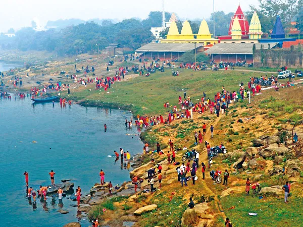 শিল্পাঞ্চলের নদীঘাটগুলিতে মকরস্নান করতে পুণ্যার্থীদের ভিড়, জলপথে চলে নজরদারি