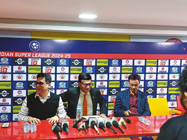 দুই প্রধানের কর্তাদের তরজায় জমজমাট ময়দান,&nbsp; রেফারিং নিয়ে কেন্দ্রীয় ক্রীড়ামন্ত্রীর দ্বারস্থ ইস্ট বেঙ্গল