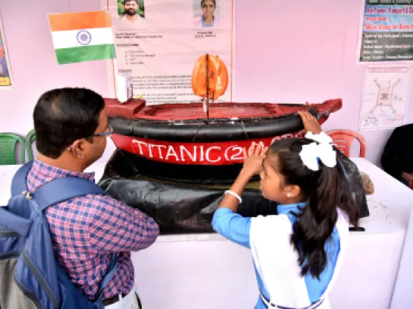 পাস্কালের সূত্র দিয়ে নিরাপদ নৌকা বানাল ছাত্রী