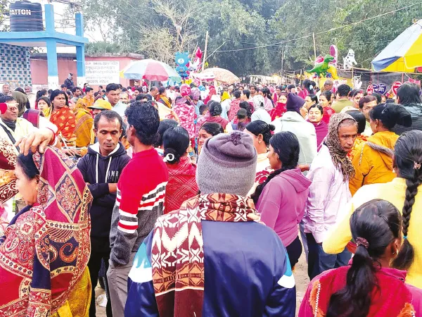নাদনঘাটে &lsquo;কাঁদুনি মেলা&rsquo;য় ছাড়িগঙ্গায় চোখের জলে তর্পন