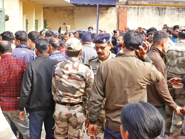 জলের দাবিতে কুলটিতে সেইলের কারখানায় বিক্ষোভ,&nbsp; সিআইএসএফের সঙ্গে ধস্তাধস্তি
&nbsp;