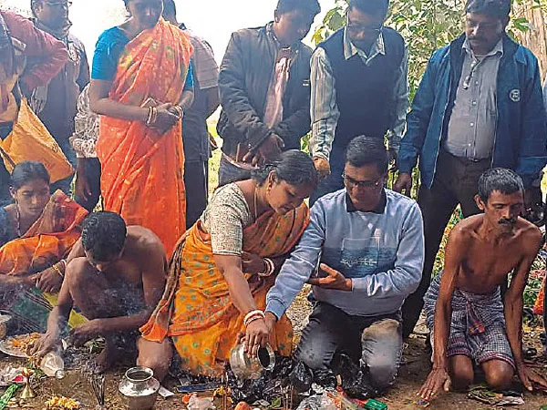 মা কোঁদাই বুড়ির পুজো ঘিরে দিনভর&nbsp; &nbsp;ভক্তের ঢল ঝাড়গ্ৰামের নেদাবহড়ায়