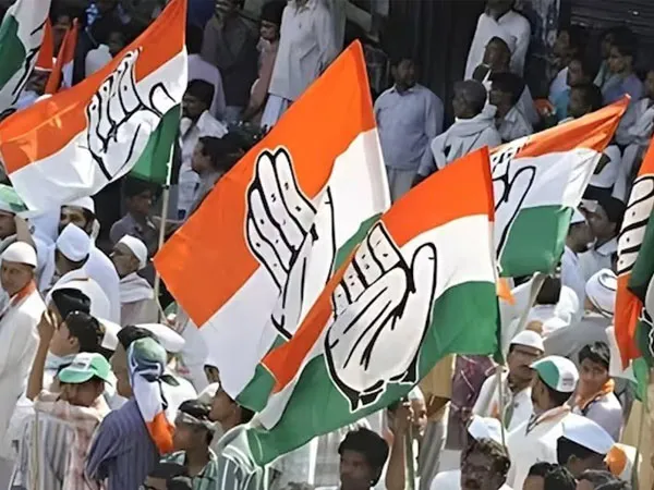 ক্ষমতায় এলে নাগরিকদের ৫০০ টাকায় গ্যাস ও নিখরচায় ৩০০ ইউনিট বিদ্যুৎ, দিল্লি ভোটের আগে বড় ঘোষণা কংগ্রেসের