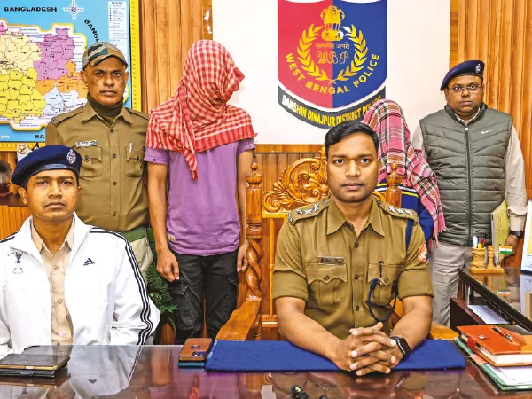 বাংলাদেশি বৃহন্নলাকে ধরতেই ভুয়ো আধার, ভোটার কার্ড চক্রের পর্দাফাঁস, ধৃত সহ তিন