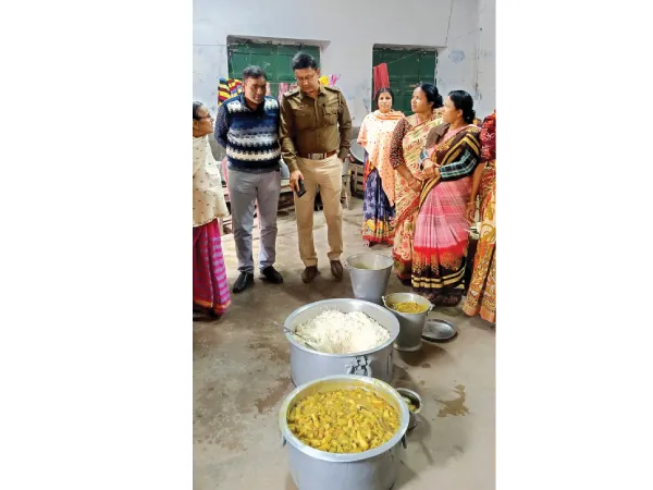 অঙ্গনওয়াড়ি কেন্দ্রে পড়ুয়া কম কেন, বাড়ি বাড়ি খোঁজ বিডিওর