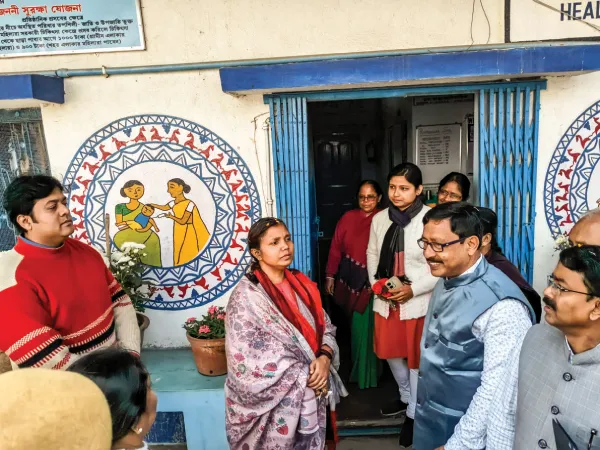 সরকারি প্রকল্পের কাজ খতিয়ে দেখতে তারকেশ্বর ব্লক পরিদর্শনে জেলাশাসক