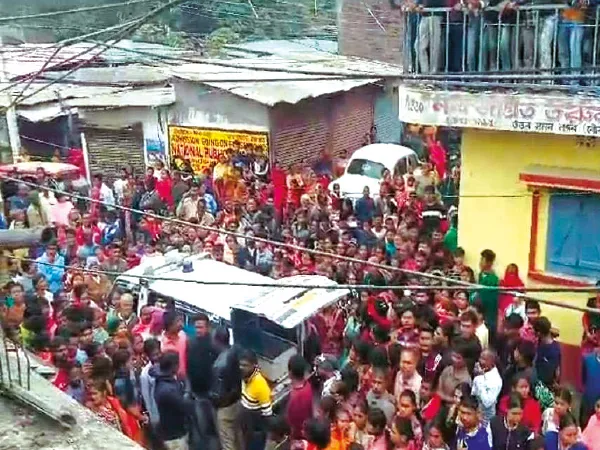 ঋণের বোঝা! স্ত্রী-সন্তানের গলা কাটার পর আত্মঘাতী
