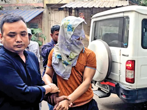 লোন শোধে ১০ হাজার টাকা না দিয়ে অপমান!&nbsp;পিসিকে খুনে পুলিসের &nbsp;জালে অভিযুক্ত ভাইপো
&nbsp;