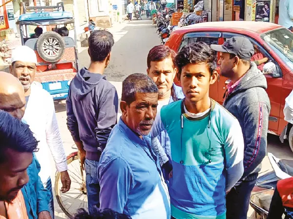 বেপরোয়া বাইকের ধাক্কায় পা ভাঙল শিশুর, ক্ষুব্ধ বাসিন্দারা
