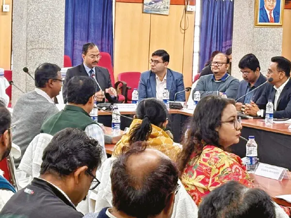 পুকুর ভরাট: পুরসভাগুলিকে সতর্ক করলেন জেলাশাসক
&nbsp;