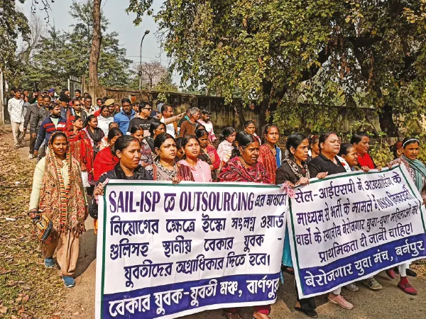 ভিনরাজ্যের যুবক-যুবতীদের কাজ দিচ্ছে ইস্কো, বঞ্চিত স্থানীয়রা, বিক্ষোভ বার্নপুরে